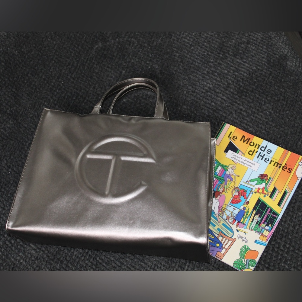 Medium telfar metallic bronze bag - Picture 2 of 3